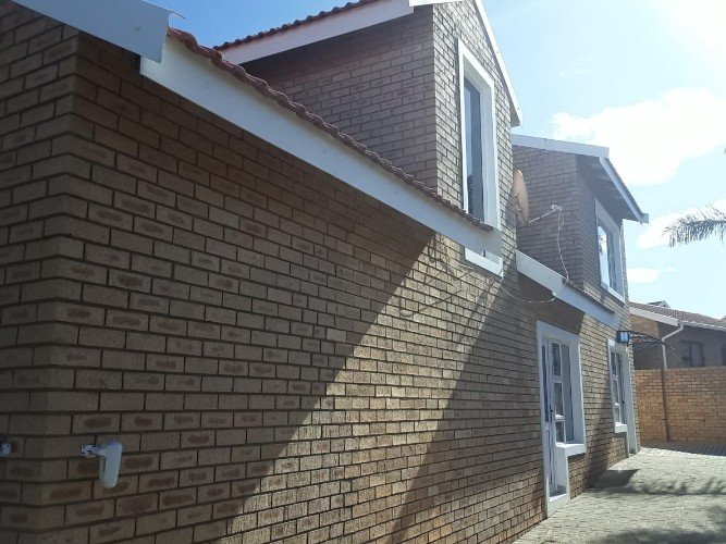 To Let 3 Bedroom Property for Rent in Wavecrest Eastern Cape